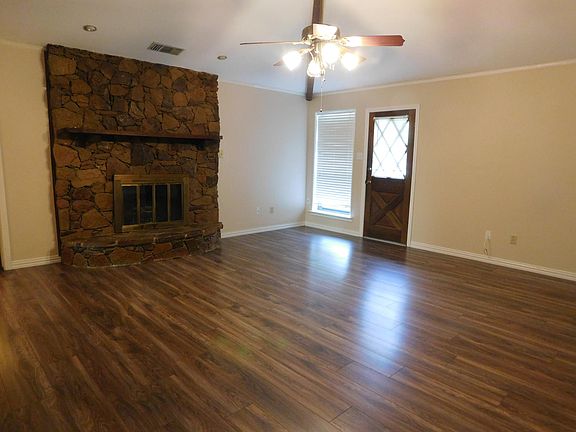 2nd image of 420 Buckingham Pl