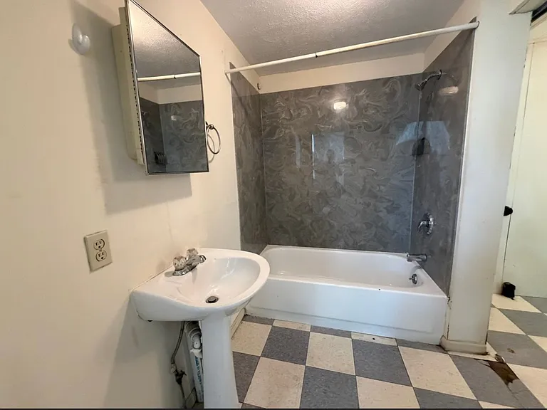 758 S Delaware Ave — Photo 9