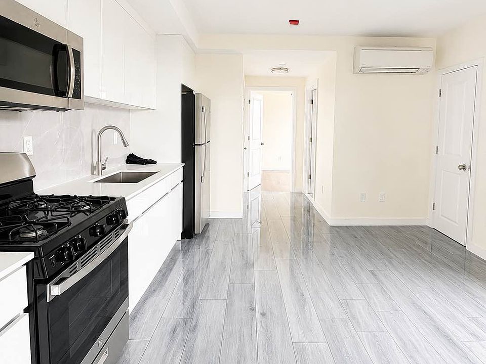 1st image of 1705 E 17th St #4
