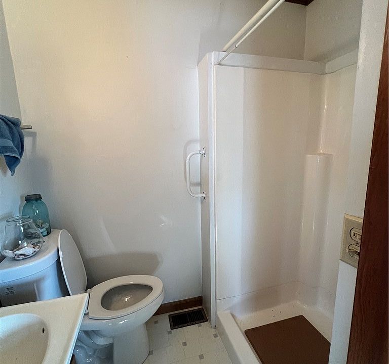 25th image of 90 River Ln