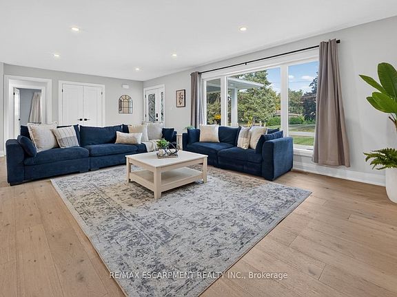 3rd image of 22 George St