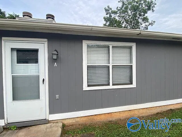 1329 Stevens Ave NE — Photo 2