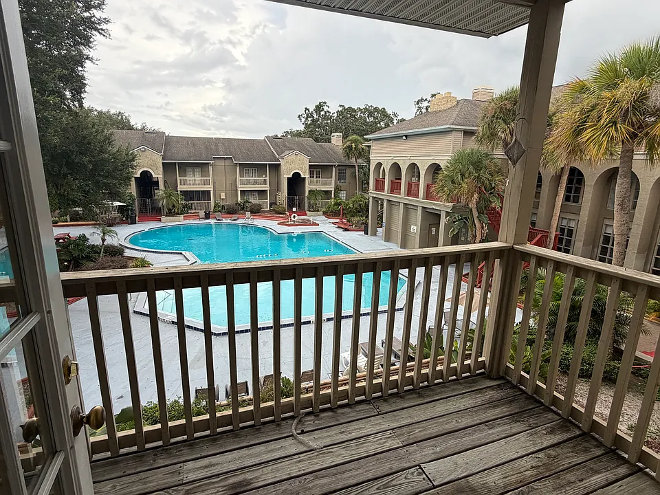 425 Wymore Rd #206