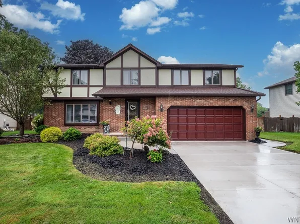 109 Autumnwood Dr, Grand Island, NY 14072