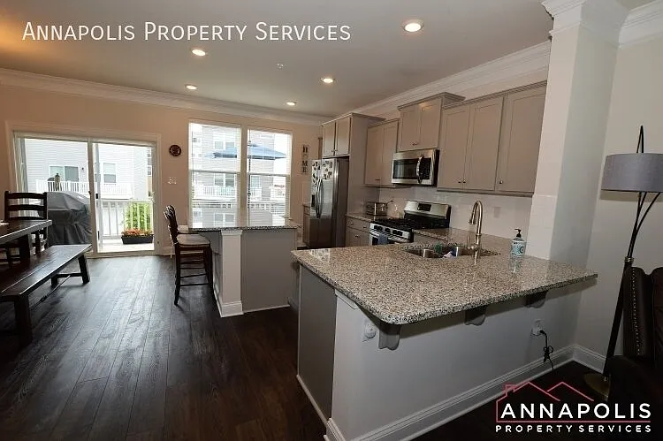 318 bright light court — Photo 3