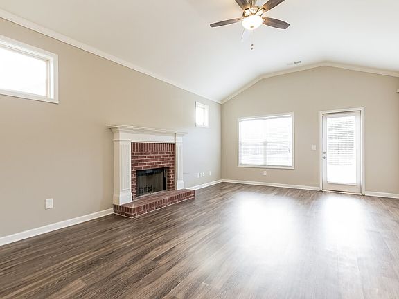 3rd image of 28 Rosen St