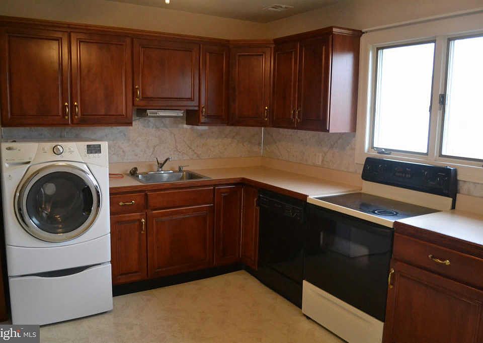 2nd image of 813 Tuckerton Ave