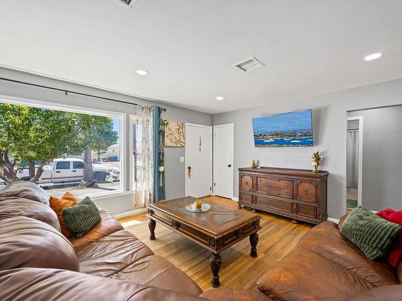5th image of 1198 Evilo St