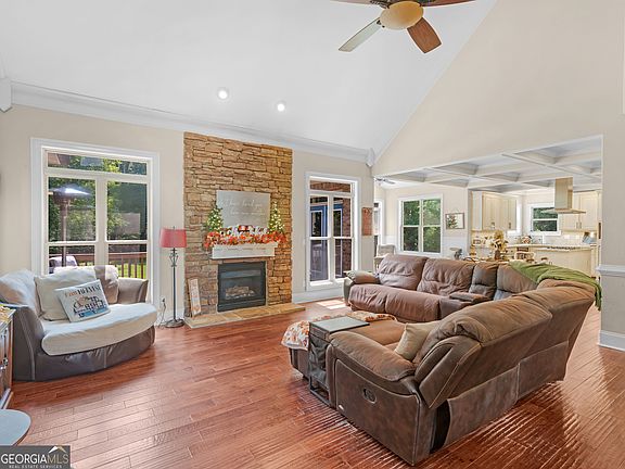 4th image of 536 River Rd