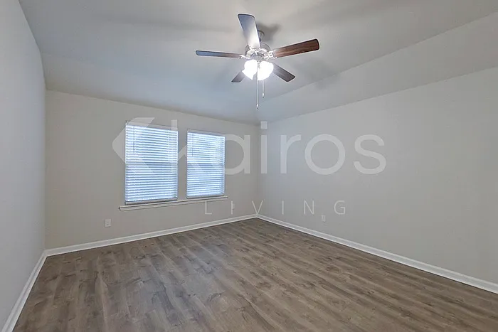 208 Yardley Ct — Photo 14