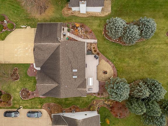 5th image of 952 Bedford Dr