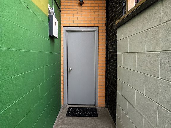 3rd image of 1462 Queen St W