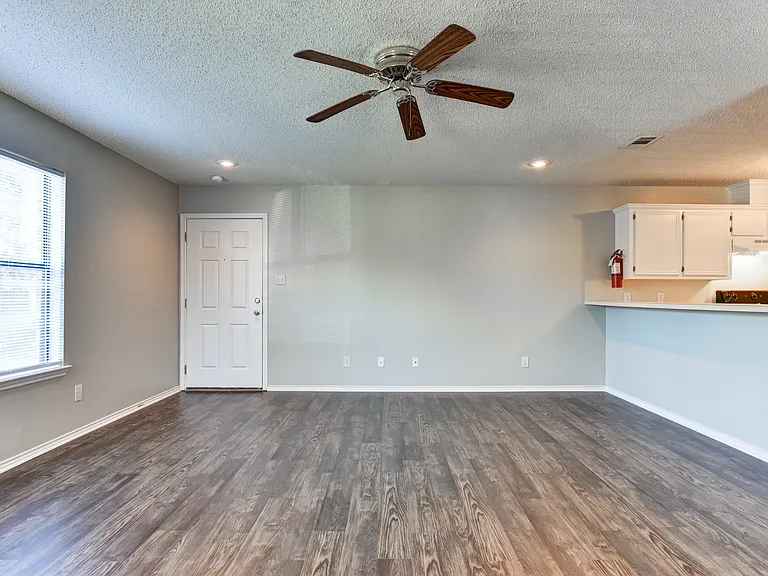 McIntyre Apartments — Photo 17