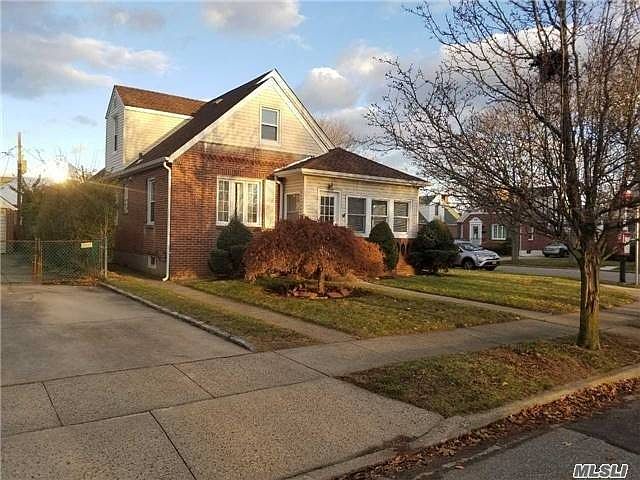 2nd image of 2 Flower Ln