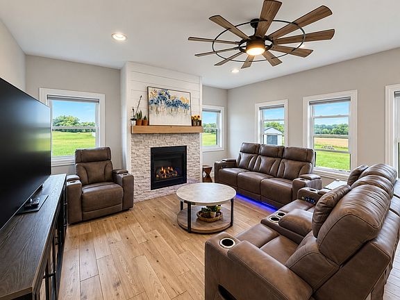 5th image of 1405 Navajo Ct