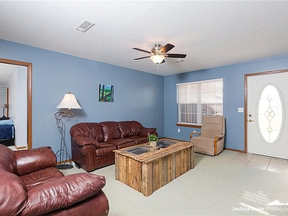 3rd image of 1207 Wedgewood Ln