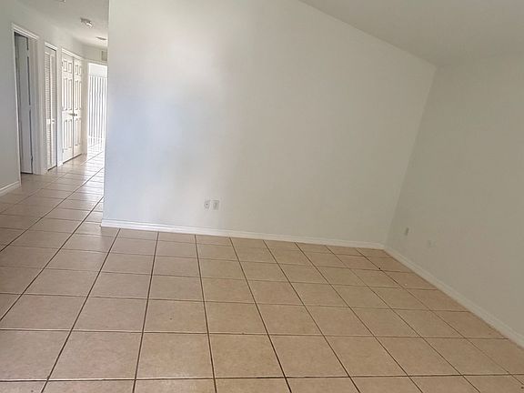 4th image of 4914 Golfview Blvd #1