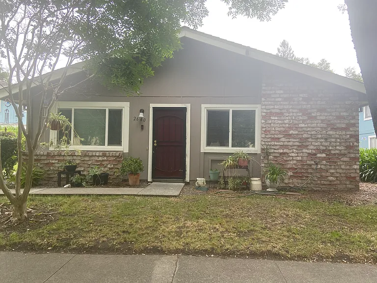 2640 Coffey Ln — Photo 1