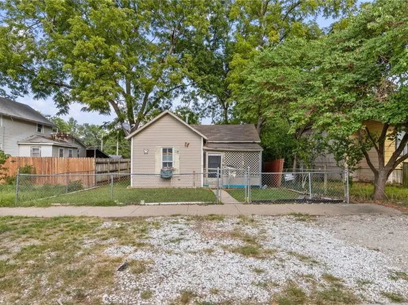 207 S Ash St, Ottawa, KS 66067