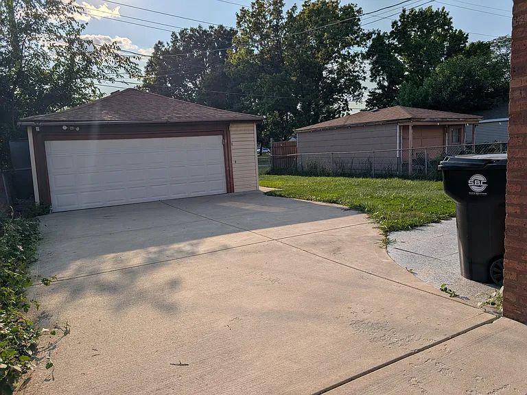 748 Westchester Blvd — Photo 9