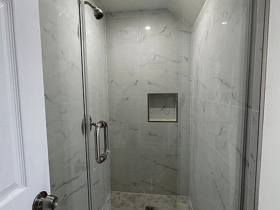 4th image of 39 Newbury Ave APT 3