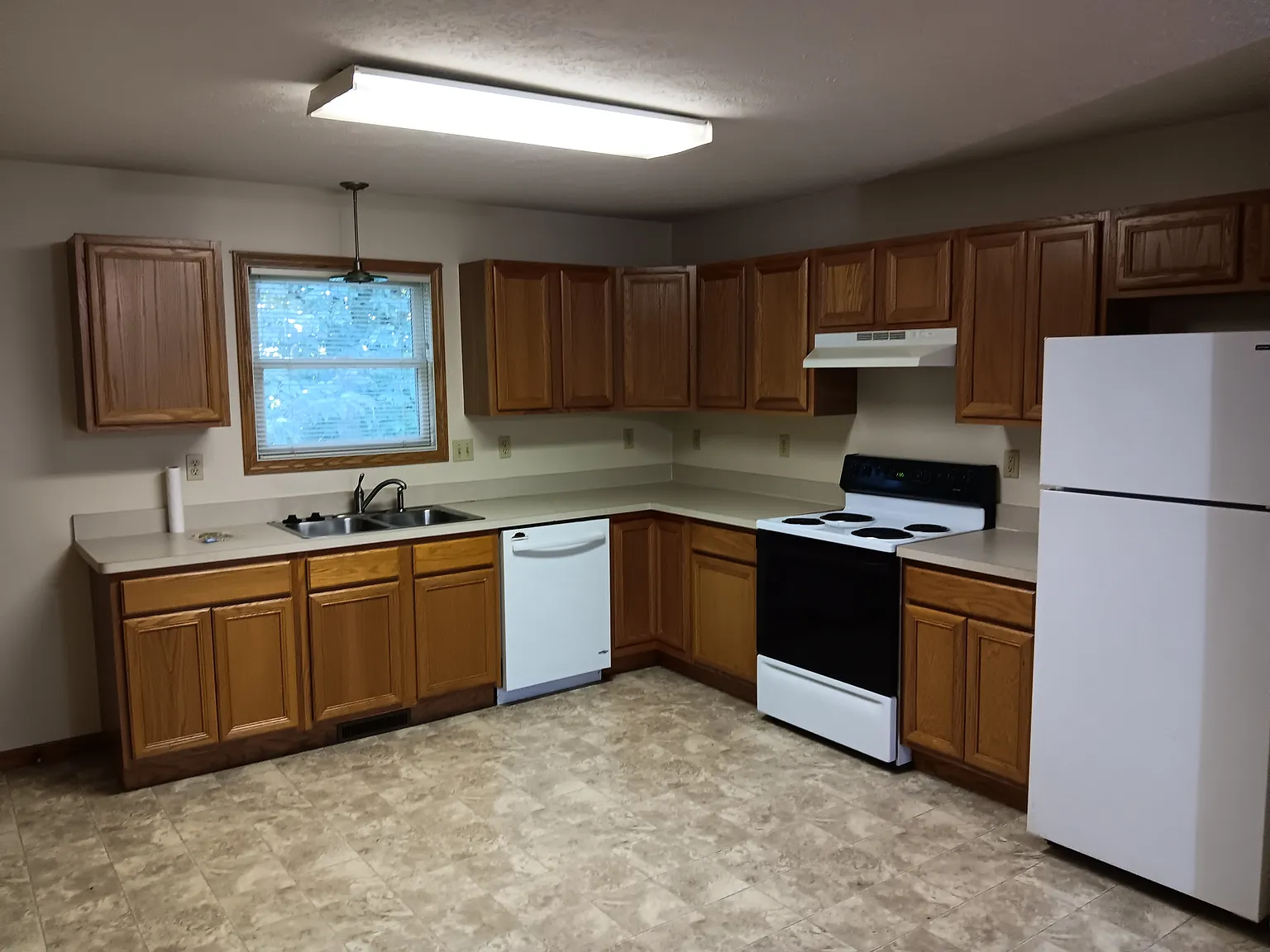 2 bed, 1000 sqft, $1,250 — Photo 3