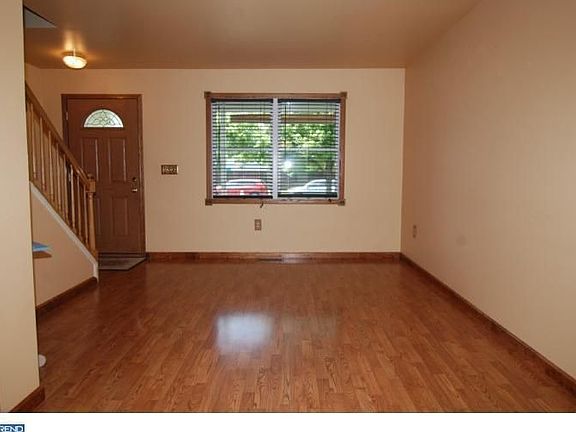 2nd image of 212 Carriage Dr