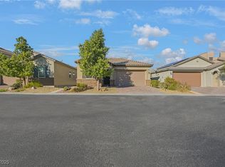 8090 Ancient Oaks Ave, Spring valley, NV 89113