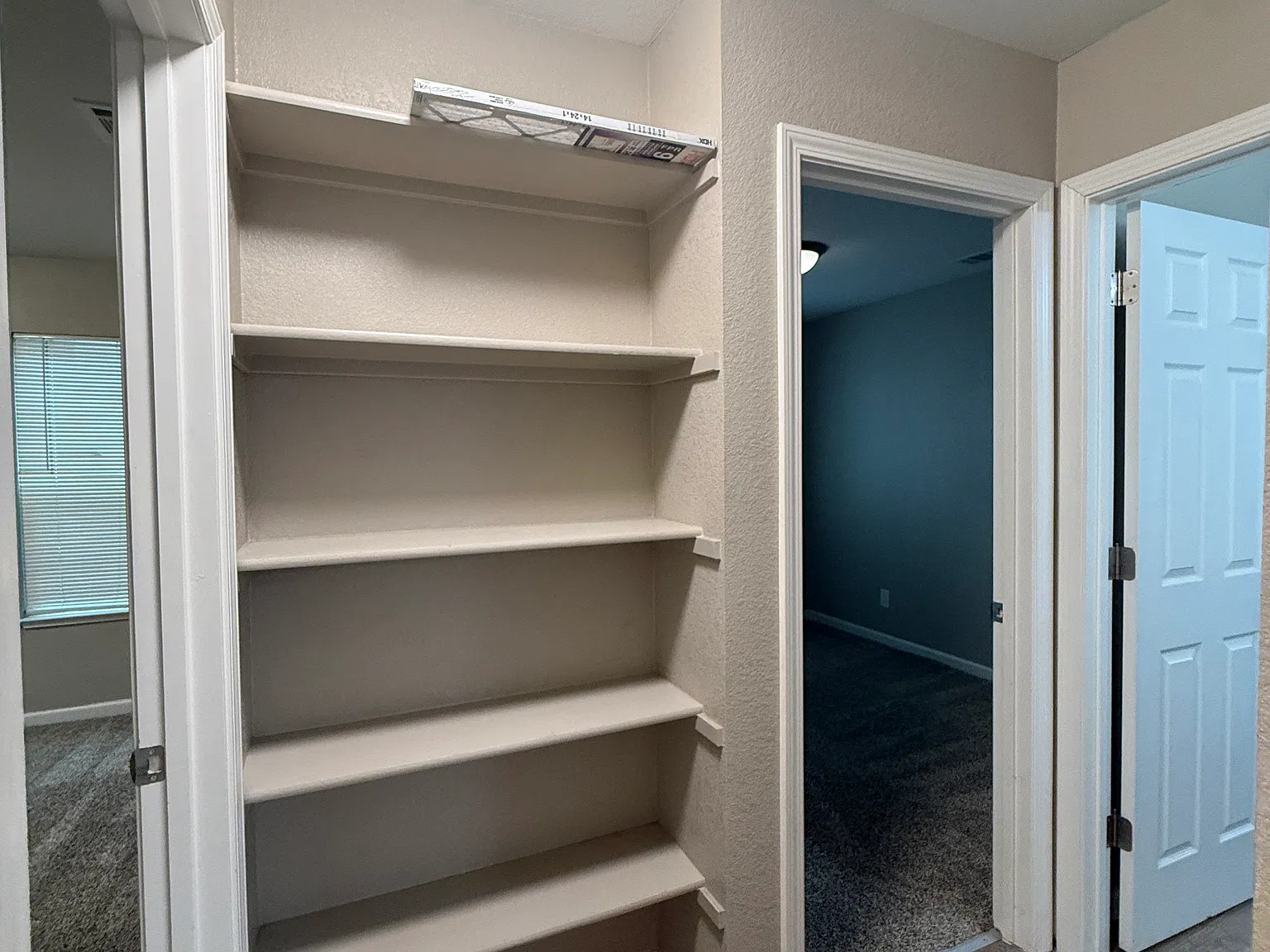 3 bed, 1.5 bath, 1350 sqft, $2,400 — Photo 3