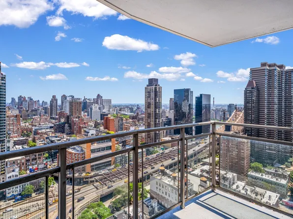 303 East 57th Street 30F image 8 of 9