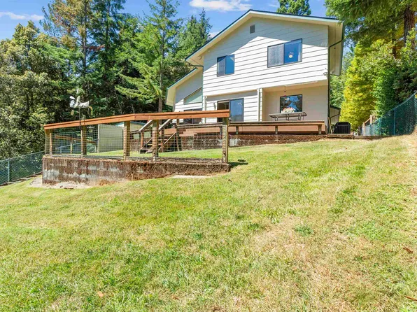 110 Shady Ln, Crescent City, CA 95531