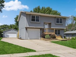 15 Bayberry Ln, North Liberty, IA 52317