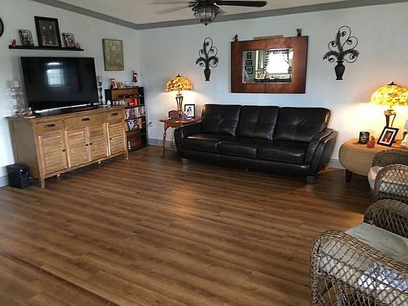 3rd image of 3927 Woodbine Dr