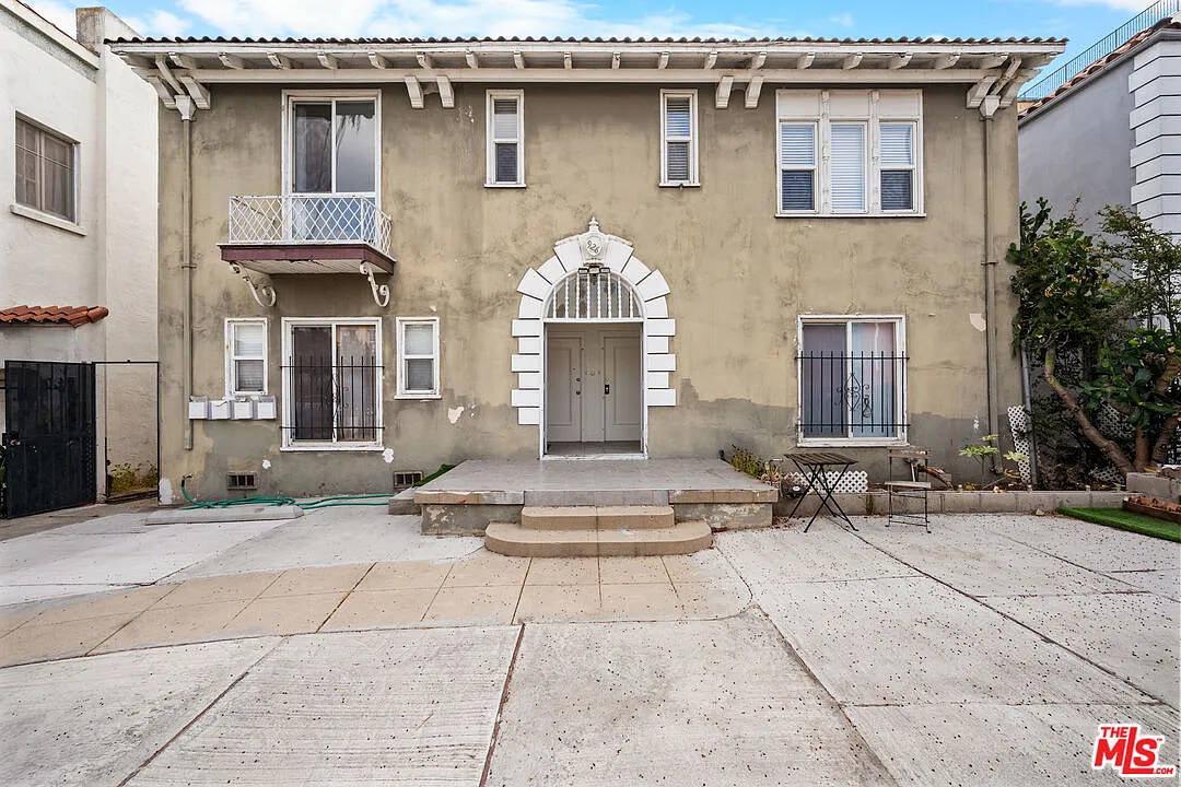3 bed, 2.0 bath, 1260 sqft, $3,600 — Photo 2