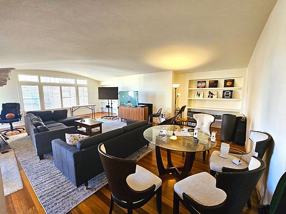 2nd image of 2212 Jackson St #204