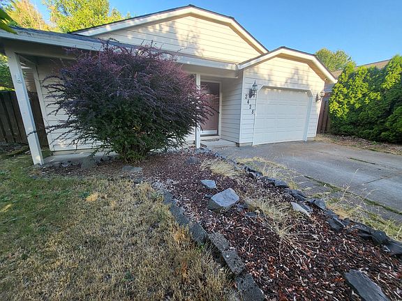 Grassy front yard with mulch front accent allows for easy maintenance.