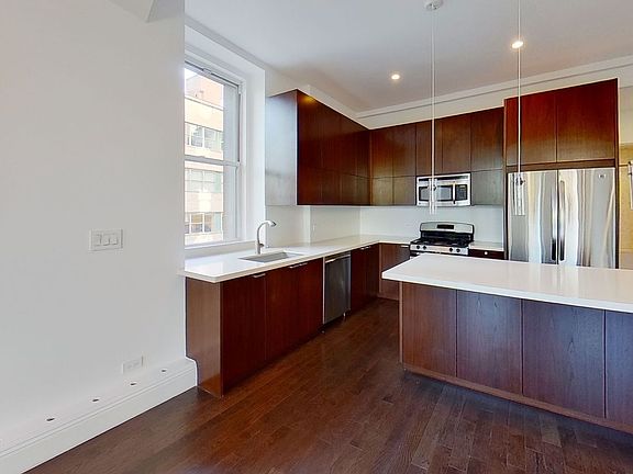 3rd image of 31 Union Sq W APT 3A