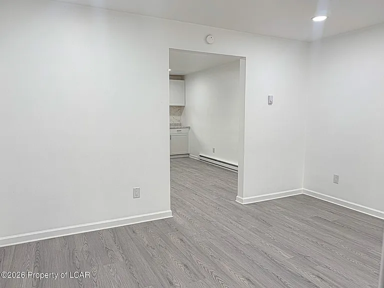 830 E 7th St #2 — Photo 3