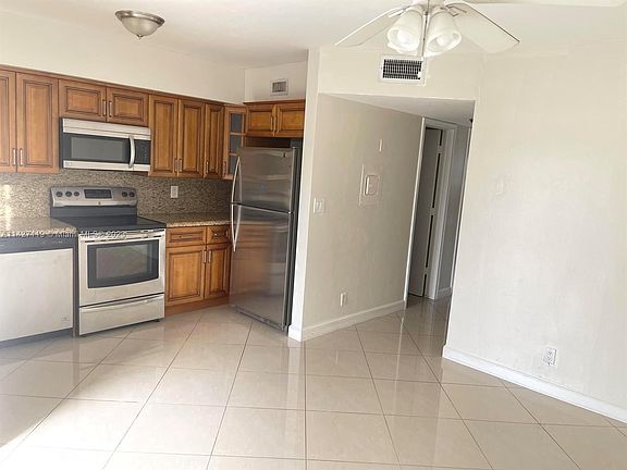 5th image of 505 NE 20th Ave APT 216
