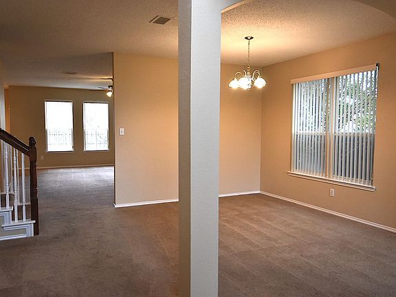3rd image of 409 Richmond Park Ln
