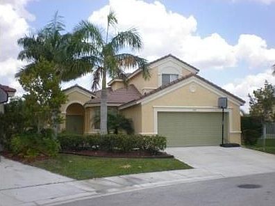 3rd image of 534 Live Oak Ln