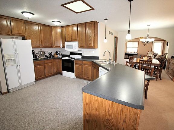 5th image of 220 N H Ave Unit B