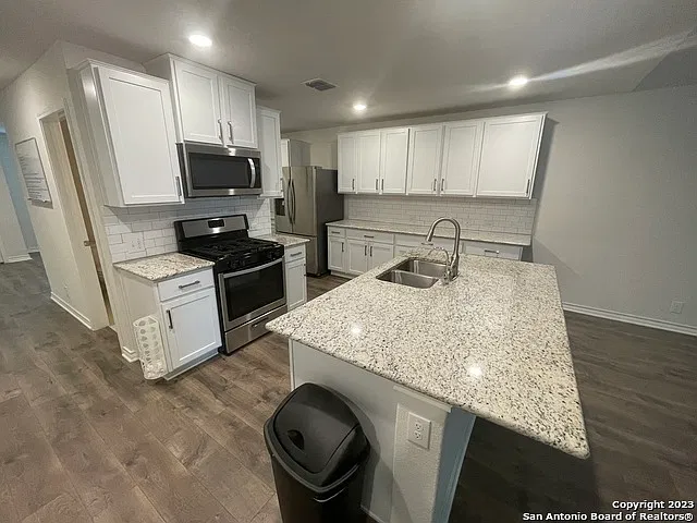 5 bed, 2.5 bath, 2537 sqft, $2,000 — Photo 4