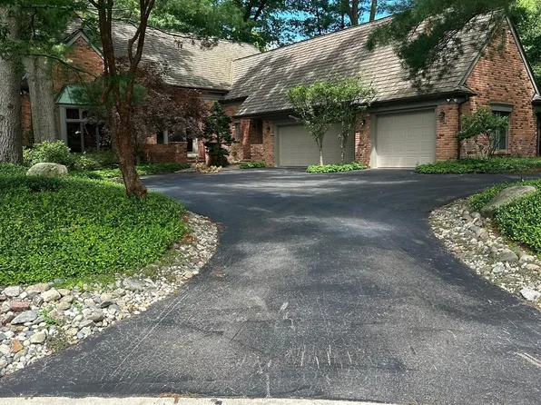 3546 Bloomfield Club Dr, Bloomfield Hills, MI 48301