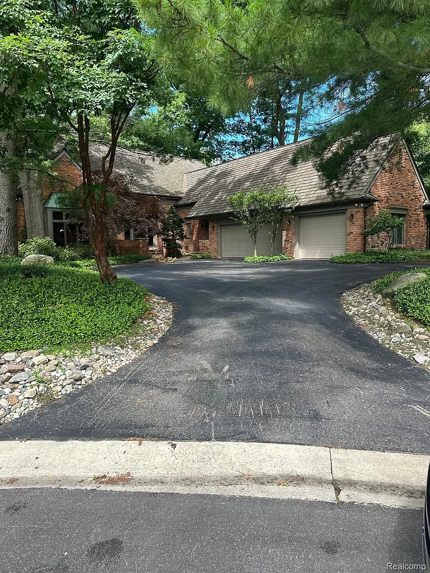 3546 Bloomfield Club Dr photo 1