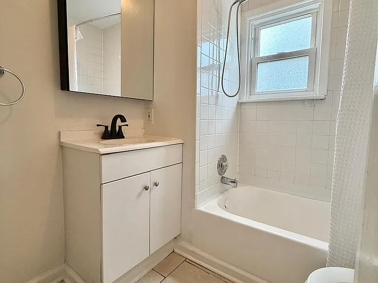1872 W 44th St #2 — Photo 18