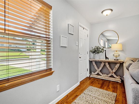 3rd image of 9553 Lydell Dr