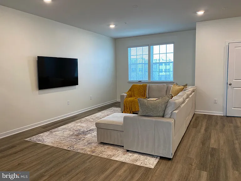 7530 Daybreak Dr — Photo 8