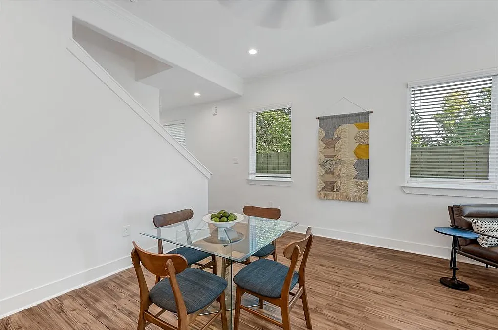 6532 Couch St — Photo 4