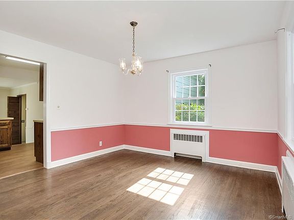 4th image of 14 Crestwood Dr